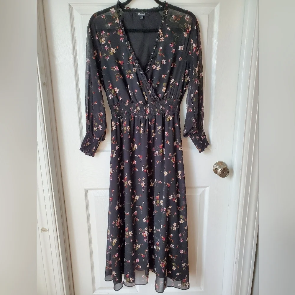 Madewell Georgette Smocked Midi Dress in Backyard Blooms- Size Small - Picture 3 of 6